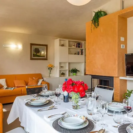 Al Solatio In Collina Con Piscina Villa